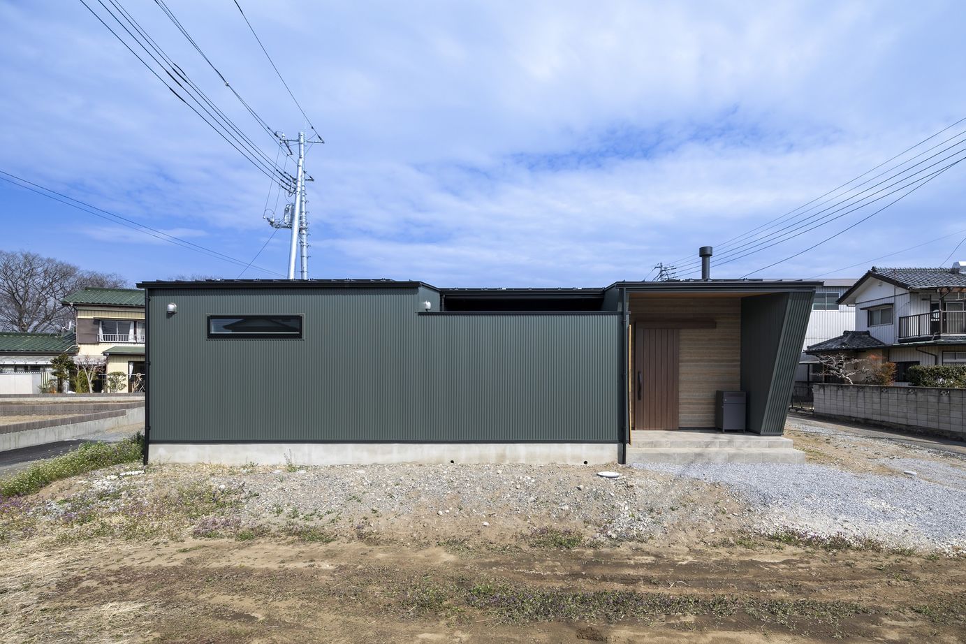 ヤマミズホーム 無垢床、薪ストーブ、本棚、中庭。家族の「好き」を全部叶えた家の建築実例画像9