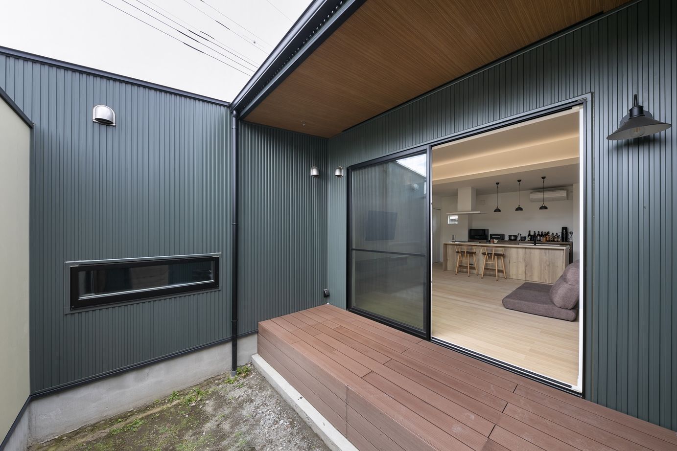 ヤマミズホーム 無垢床、薪ストーブ、本棚、中庭。家族の「好き」を全部叶えた家の建築実例画像10