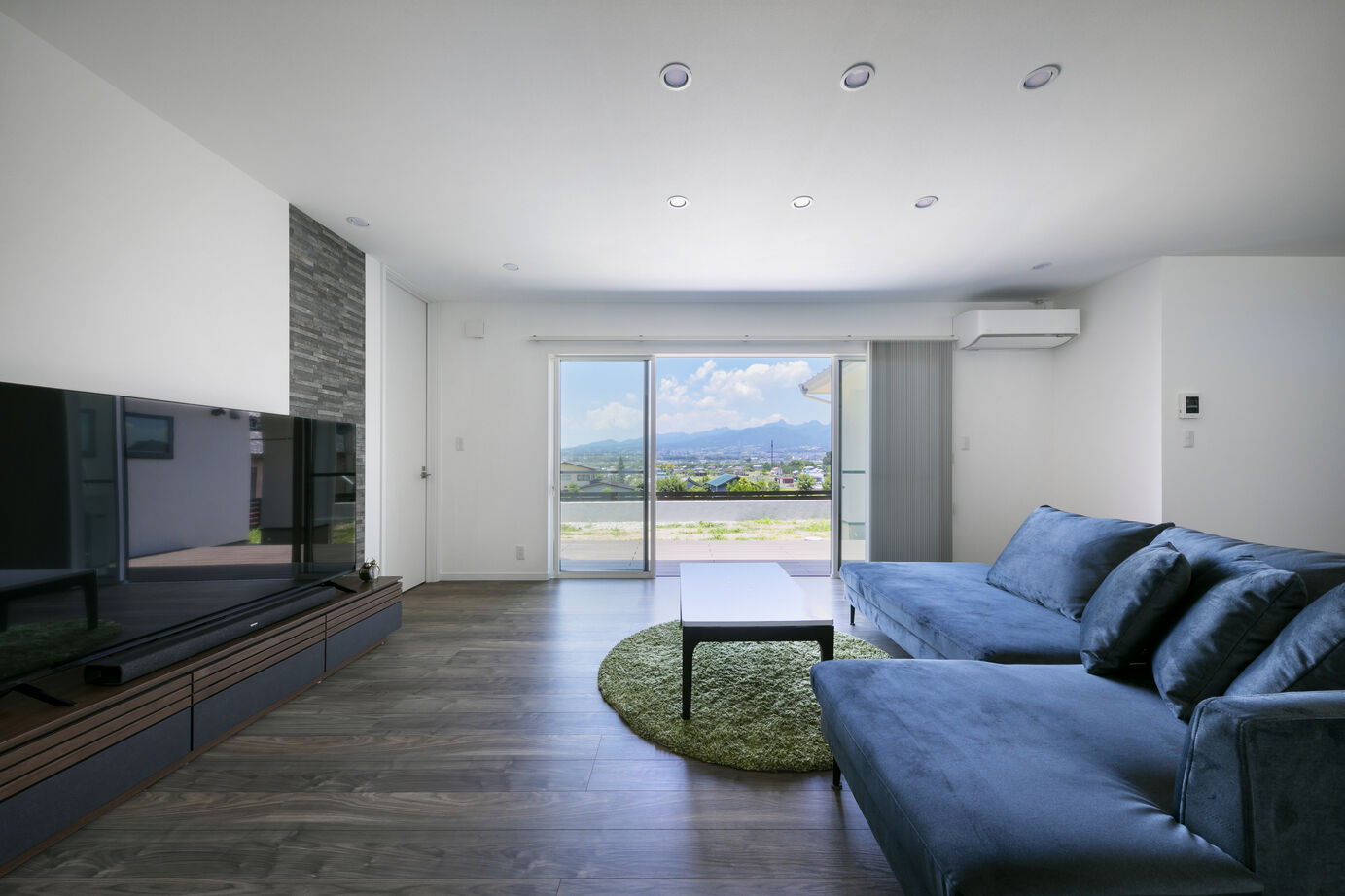 ヤマミズホーム 壮大な景観にに癒されて。ホテルライクな洗練された平屋の建築実例画像3