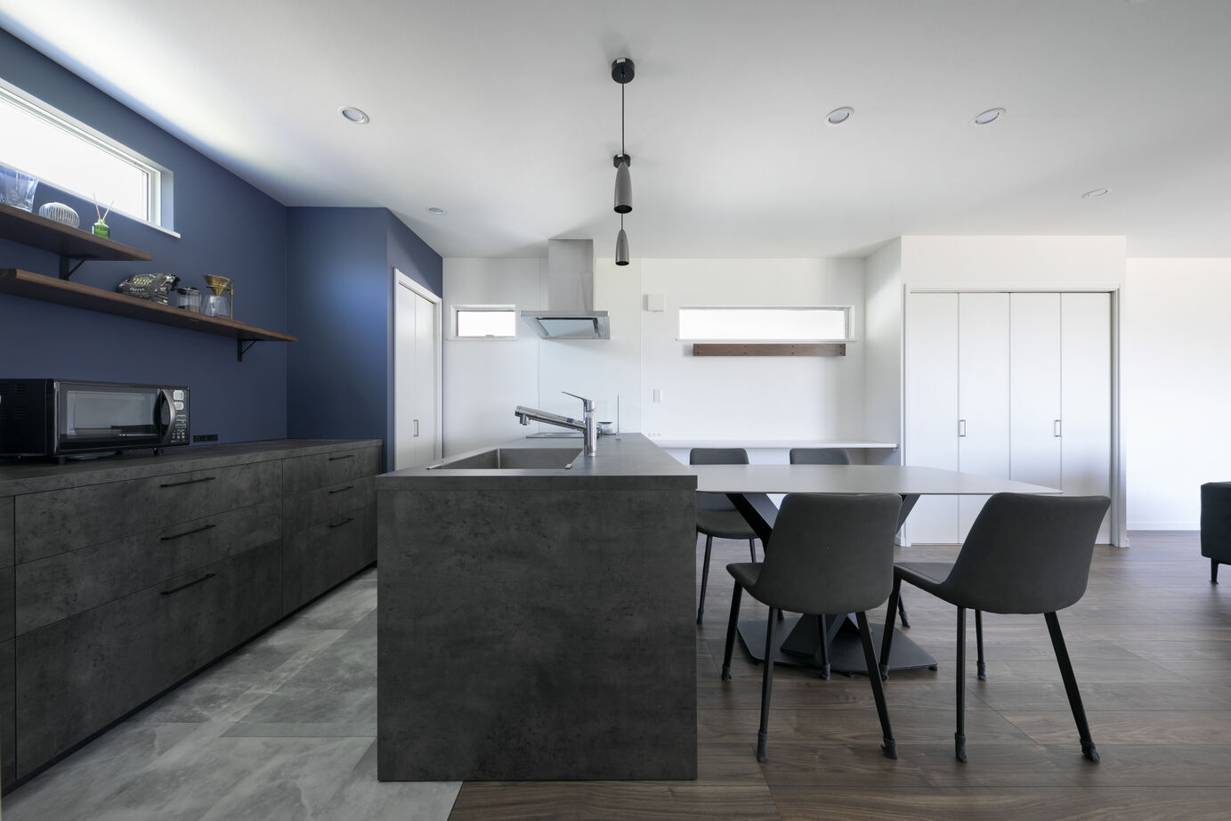 ヤマミズホーム 壮大な景観にに癒されて。ホテルライクな洗練された平屋の建築実例画像4