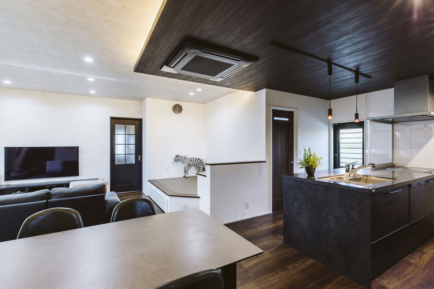 アイアールホーム 【図面有り/35坪/ドッグルーム/独立洗面】家族とペットがそれぞれのスペースでくつろげる　自由設計の家の建築実例画像5