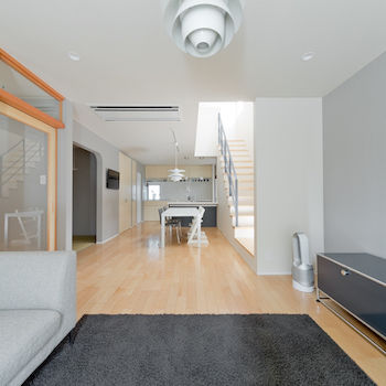 アトラクト設計工務（ATTRACT） 【大阪府/2000万円台/約30坪】大阪府で北欧インテリアが優しく馴染むモダンの注文住宅（間取り図有） の建築実例画像2