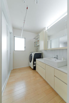 アトラクト設計工務（ATTRACT） 【大阪府/2000万円台/約30坪】大阪府で北欧インテリアが優しく馴染むモダンの注文住宅（間取り図有） の建築実例画像9