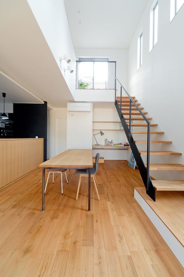 アトラクト設計工務（ATTRACT） 【大阪府/吹き抜け断熱/ガルバリウム鋼板】暮らしやすさを大切にした細部の意匠にこだわった無垢の住まいの建築実例画像3