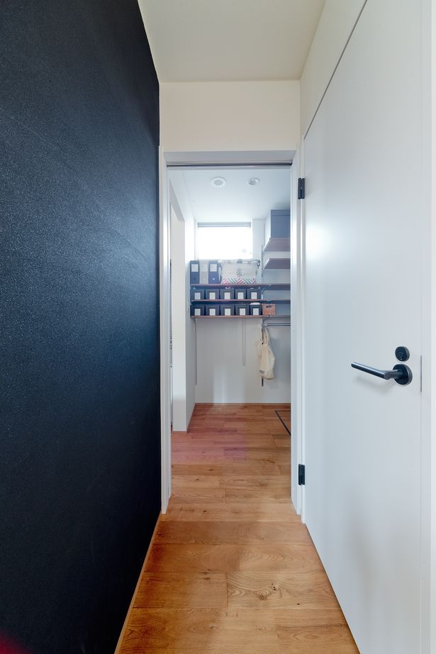 アトラクト設計工務（ATTRACT） 【大阪府/吹き抜け断熱/ガルバリウム鋼板】暮らしやすさを大切にした細部の意匠にこだわった無垢の住まいの建築実例画像9