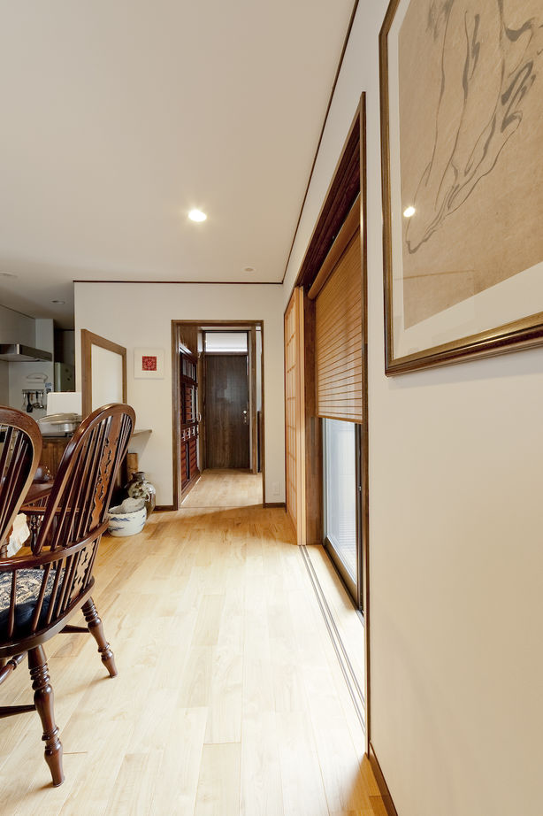 アトラクト設計工務（ATTRACT） 【大阪府】意匠は家具に合わせて上品に。採光、通風、視線を巧みに操るコの字型の平屋の家の建築実例画像4