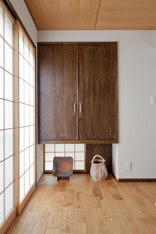 アトラクト設計工務（ATTRACT） 【大阪府】意匠は家具に合わせて上品に。採光、通風、視線を巧みに操るコの字型の平屋の家の建築実例画像7