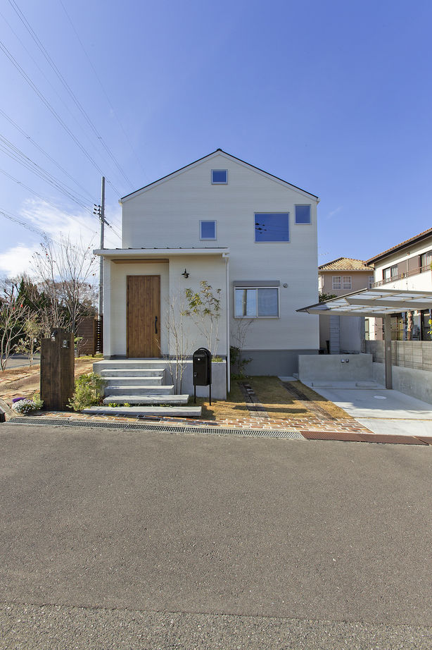 アトラクト設計工務（ATTRACT） 【大阪府】光と風、眺望を暮らしの中に。余白を大切に計画された「好き」を飾って楽しむ住まいの建築実例画像