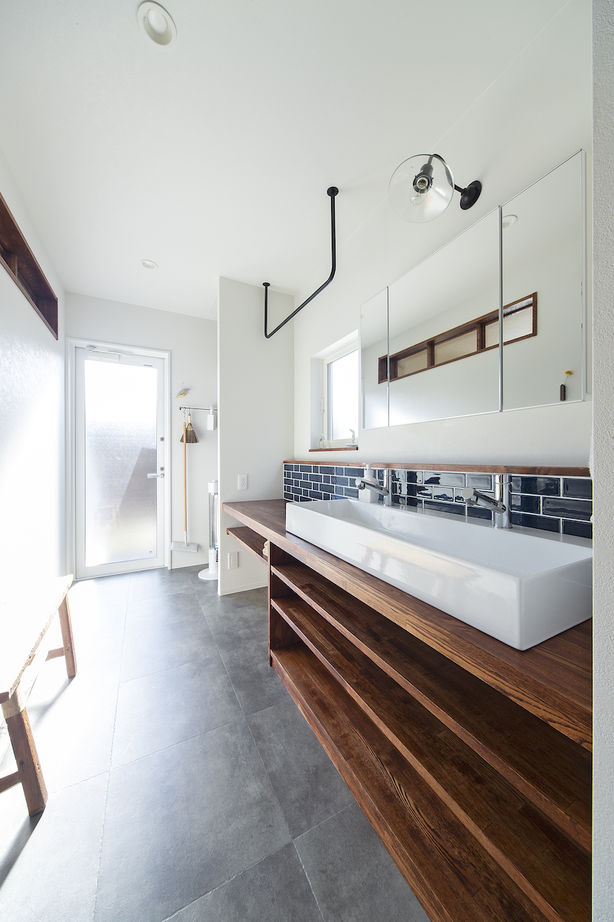 アトラクト設計工務（ATTRACT） 【大阪府】光と風、眺望を暮らしの中に。余白を大切に計画された「好き」を飾って楽しむ住まいの建築実例画像5