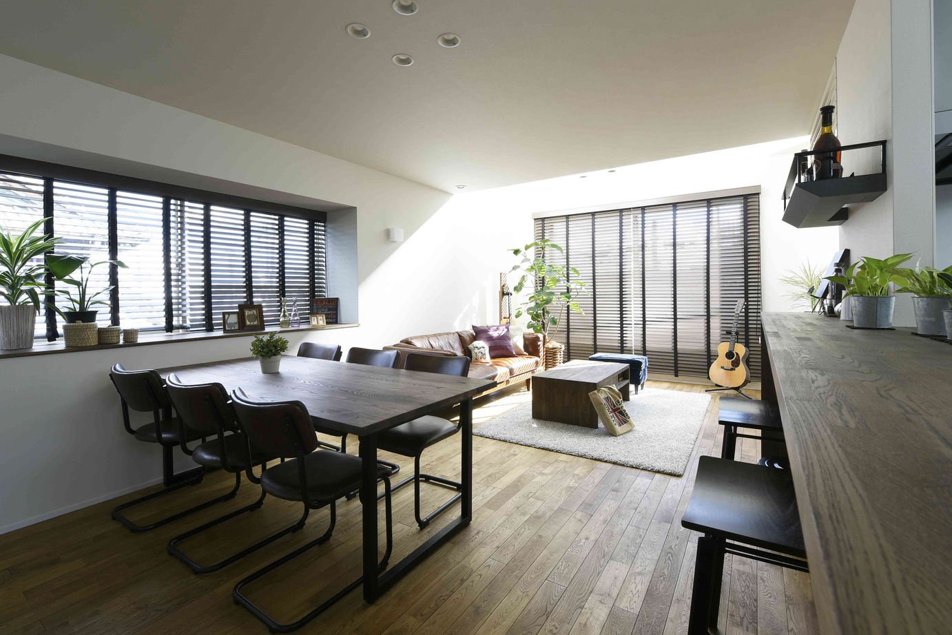 タイコーアーキテクト 【2830万円/3階建/50坪台】2台駐車可能 インナーガレージのあるカフェ風オシャレなパッシブデザインの家の建築実例画像2