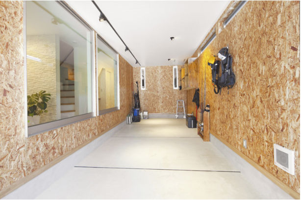 タイコーアーキテクト 【2400万円/狭小3階建/30坪台】二台駐車可能 インナーガレージのある趣味を楽しむパッシブデザインの家の建築実例画像4