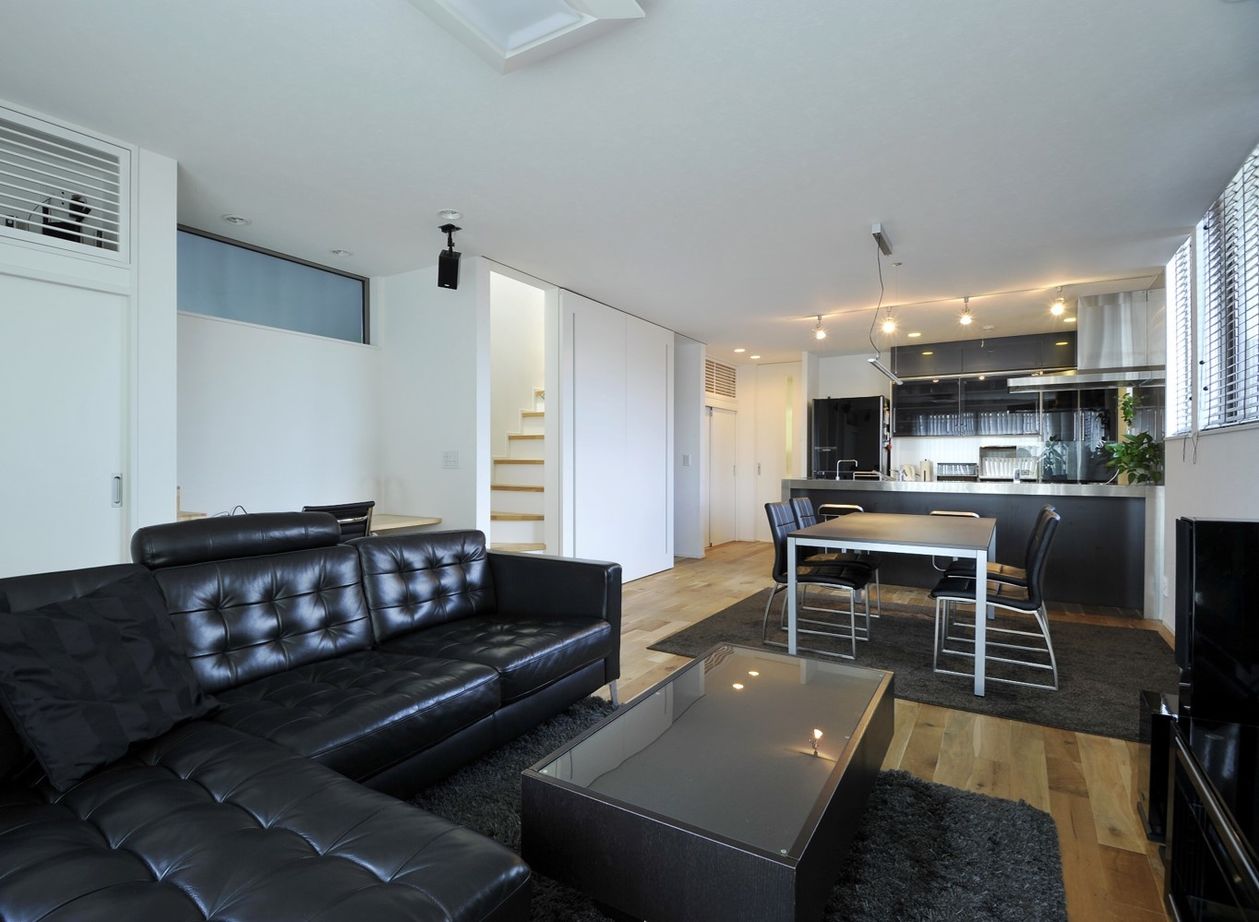 タイコーアーキテクト 【2400万円/狭小3階建/30坪台】二台駐車可能 インナーガレージのある趣味を楽しむパッシブデザインの家の建築実例画像5