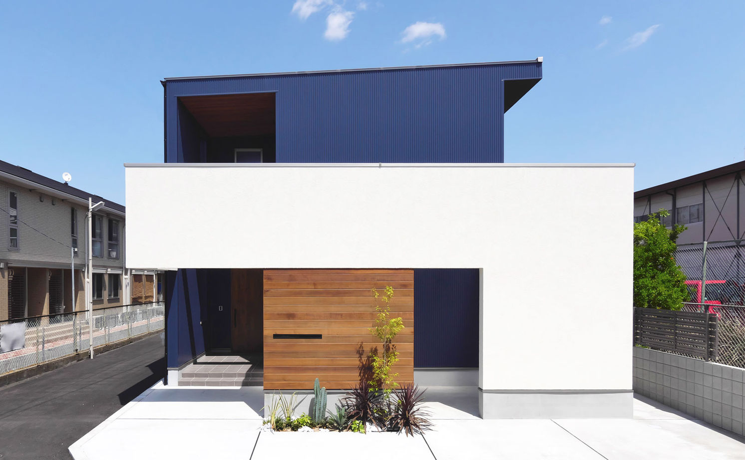 タイコーアーキテクト 【2990万円/2台駐車/30坪台】外観と統一感ある内観デザイン 10帖の吹き抜けが魅力的なパッシブデザインの家の建築実例画像1