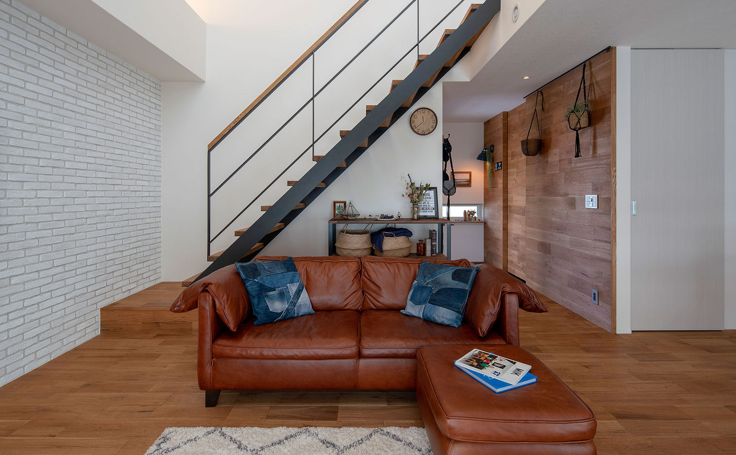 タイコーアーキテクト 【2990万円/2台駐車/30坪台】外観と統一感ある内観デザイン 10帖の吹き抜けが魅力的なパッシブデザインの家の建築実例画像4