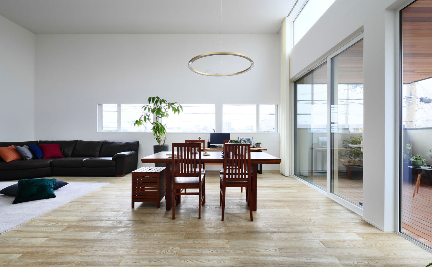 タイコーアーキテクト 【2750万円/北向き/40坪台】二階リビングで高天井を実現 緑と暮らす中庭アウトドアリビングのある家の建築実例画像4