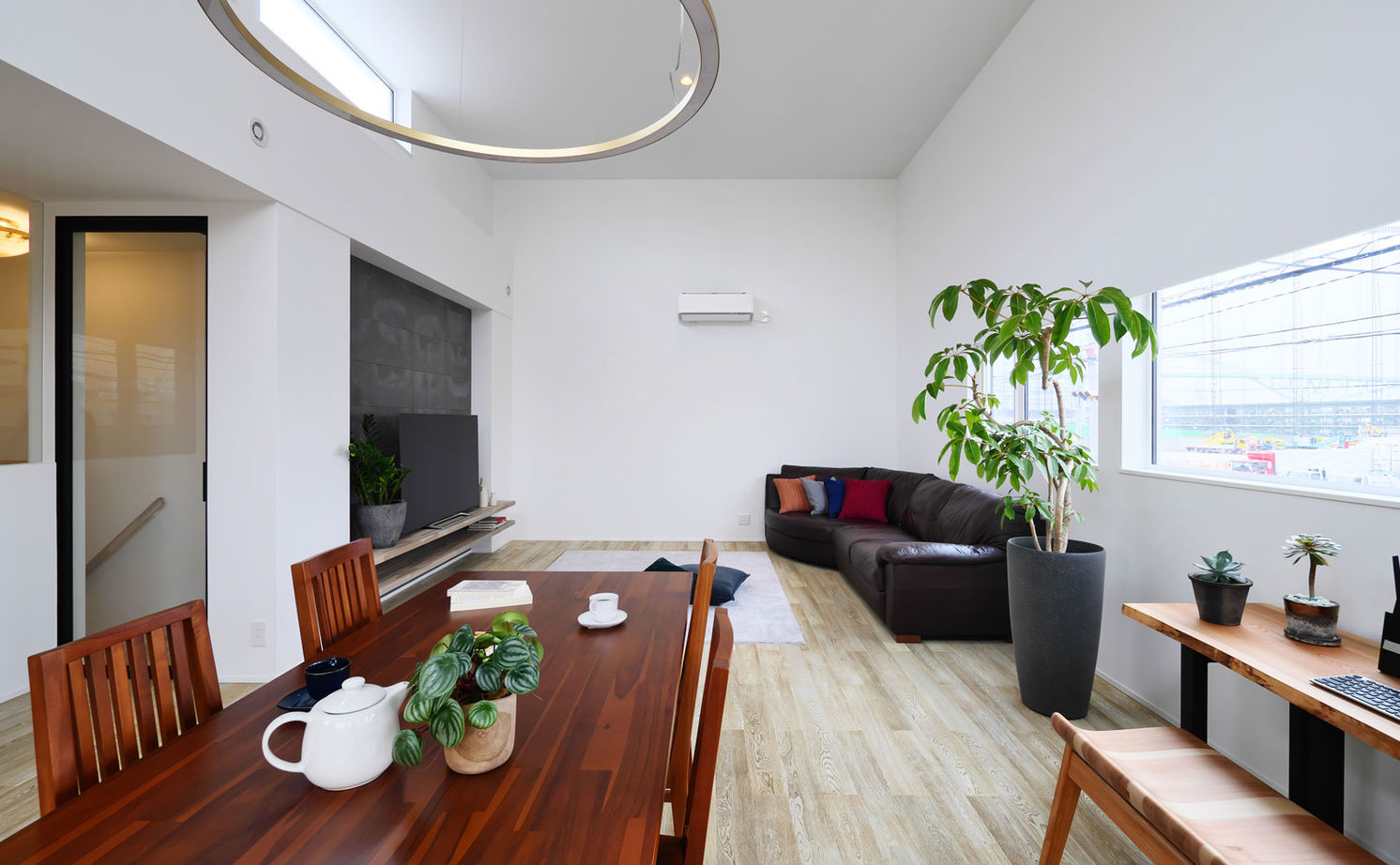 タイコーアーキテクト 【2750万円/北向き/40坪台】二階リビングで高天井を実現 緑と暮らす中庭アウトドアリビングのある家の建築実例画像9