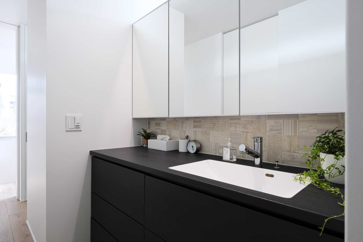 タイコーアーキテクト 【2788万円/中庭/30坪台/間取り図有り】どこにいても緑を感じられる二階リビング高天井のパッシブZEH住宅の建築実例画像10