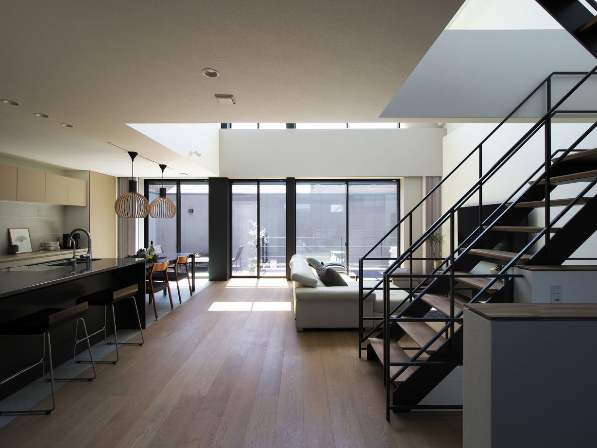 タイコーアーキテクト 【4672万円/中庭/50坪台】都市の中でも空と緑が映える3階建てビルトインガレージハウス『空と庭の家』の建築実例画像2