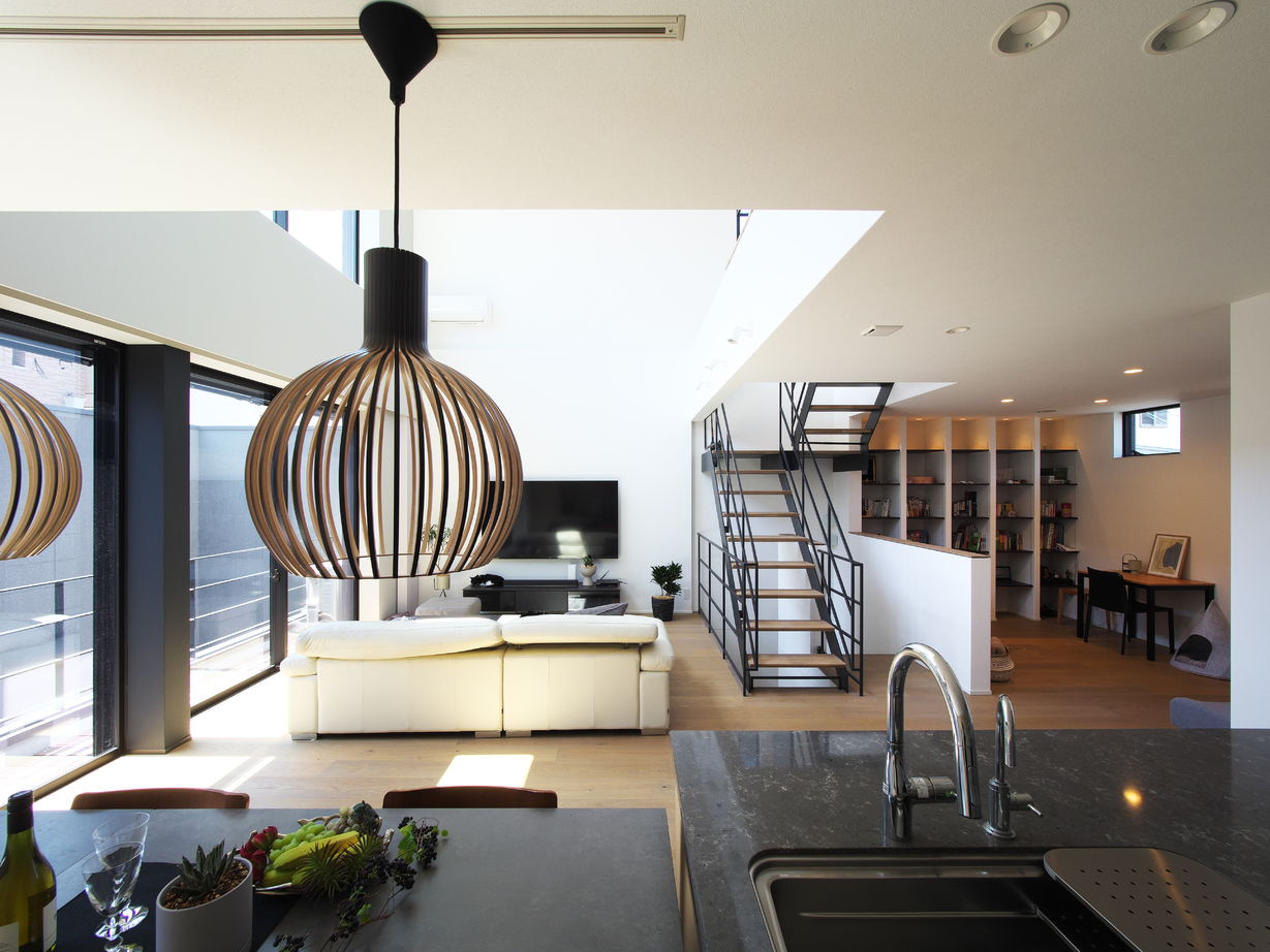 タイコーアーキテクト 【4672万円/中庭/50坪台】都市の中でも空と緑が映える3階建てビルトインガレージハウス『空と庭の家』の建築実例画像3