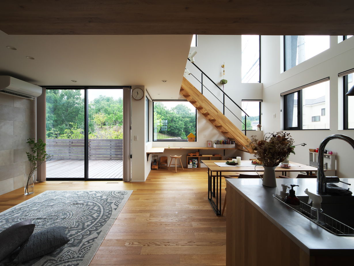 タイコーアーキテクト 【2603万円/間取り図あり/2階建/30坪台】借景が素晴らしい！木の風合いを活かしたパッシブデザインハウスの建築実例画像1