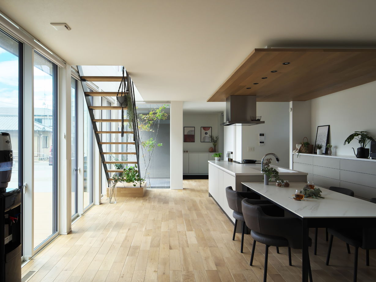 タイコーアーキテクト 【4925万円/間取り図あり/70坪台】2台駐車可能！日当たり＆開放感抜群のビルトインガレージハウスの建築実例画像2