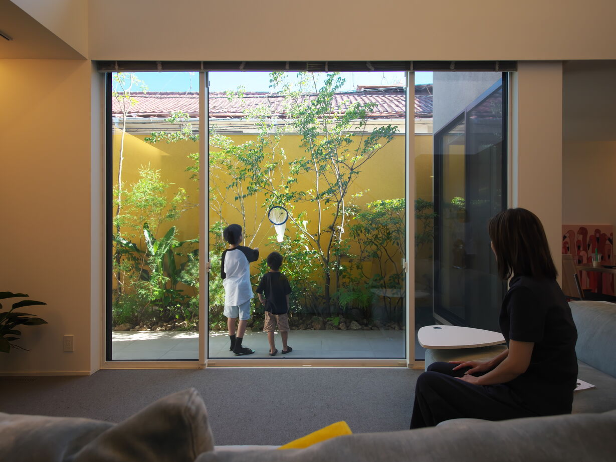 タイコーアーキテクト 【5114万円/間取り図あり/70坪台】2台駐車可能！緑豊かな中庭・バルコニーのあるインナーガレージハウスの建築実例画像2