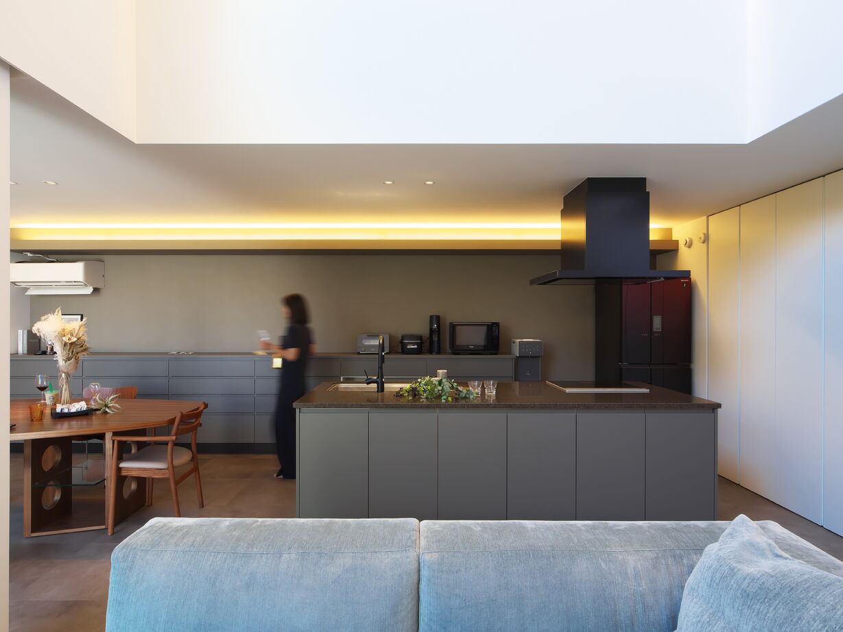 タイコーアーキテクト 【5114万円/間取り図あり/70坪台】2台駐車可能！緑豊かな中庭・バルコニーのあるインナーガレージハウスの建築実例画像4