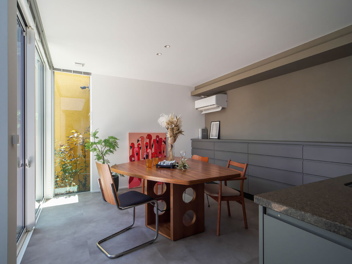 タイコーアーキテクト 【5114万円/間取り図あり/70坪台】2台駐車可能！緑豊かな中庭・バルコニーのあるインナーガレージハウスの建築実例画像5