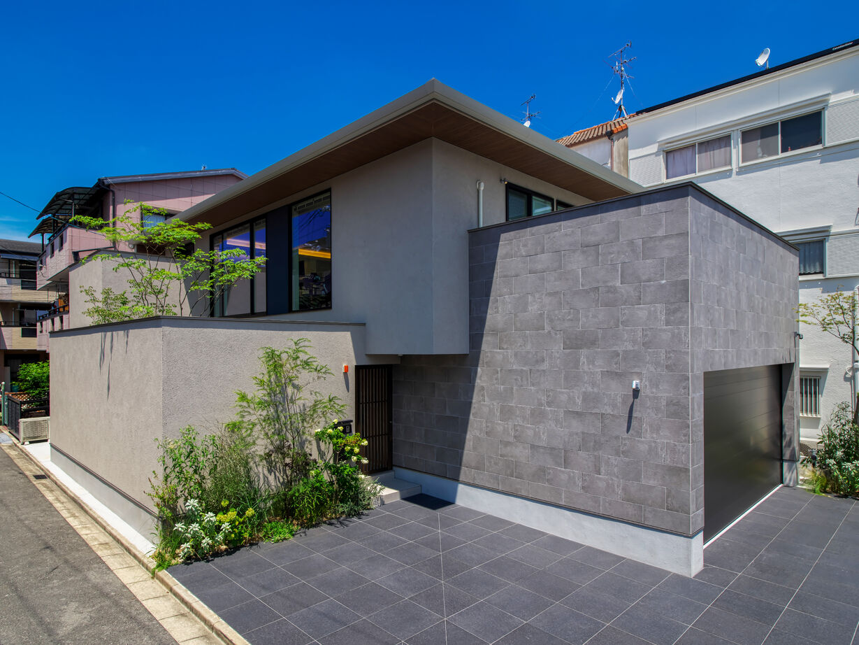 タイコーアーキテクト 【5114万円/間取り図あり/70坪台】2台駐車可能！緑豊かな中庭・バルコニーのあるインナーガレージハウスの建築実例画像9