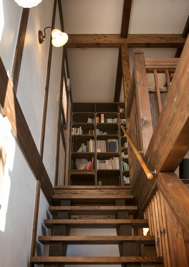 綿半林業 【1000万円台/ひのき】リモートワークにも最適！木と本の匂い漂う「昭和レトロを感じる家」の建築実例画像6