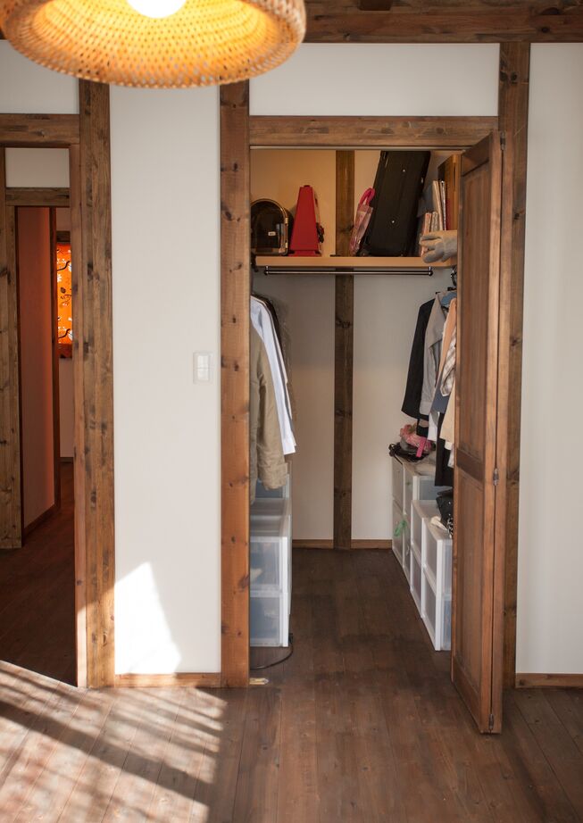 綿半林業 【1000万円台/ひのき】リモートワークにも最適！木と本の匂い漂う「昭和レトロを感じる家」の建築実例画像13