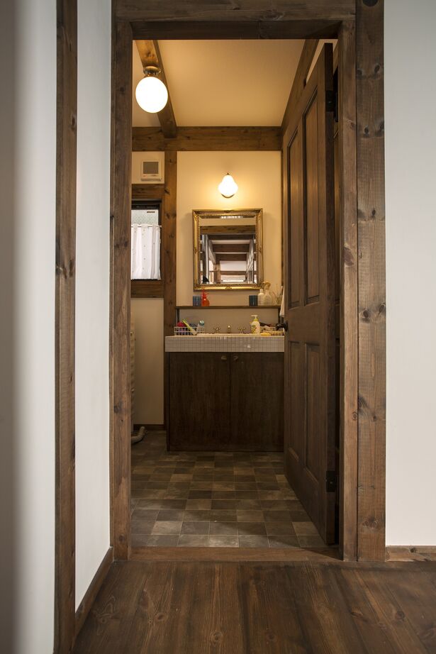 綿半林業 【1000万円台/ひのき】リモートワークにも最適！木と本の匂い漂う「昭和レトロを感じる家」の建築実例画像15