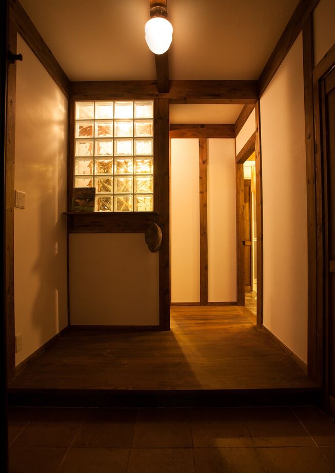 綿半林業 【1000万円台/ひのき】リモートワークにも最適！木と本の匂い漂う「昭和レトロを感じる家」の建築実例画像16