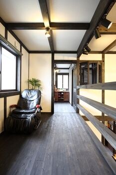 綿半林業 【1000万円台/ひのき】吹き抜け大空間に圧倒。懐かしく心安らぐ「和を感じ、外を愉しむ」古民家風の家の建築実例画像4