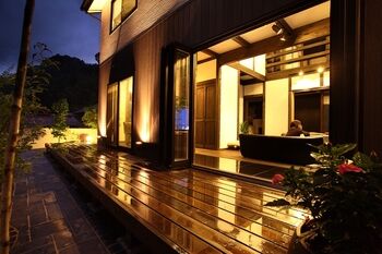 綿半林業 【1000万円台/ひのき】吹き抜け大空間に圧倒。懐かしく心安らぐ「和を感じ、外を愉しむ」古民家風の家の建築実例画像6