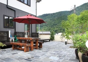 綿半林業 【1000万円台/ひのき】吹き抜け大空間に圧倒。懐かしく心安らぐ「和を感じ、外を愉しむ」古民家風の家の建築実例画像7