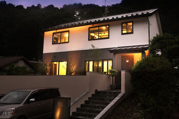 綿半林業 【1000万円台/ひのき】吹き抜け大空間に圧倒。懐かしく心安らぐ「和を感じ、外を愉しむ」古民家風の家の建築実例画像10