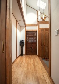 綿半林業 【1000万円台/ひのき/平屋】持ち込みの蔵引き戸や家具がなじむ、アンティークな平屋建ての住まいの建築実例画像5