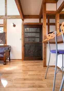 綿半林業 【1000万円台/ひのき/平屋】持ち込みの蔵引き戸や家具がなじむ、アンティークな平屋建ての住まいの建築実例画像6