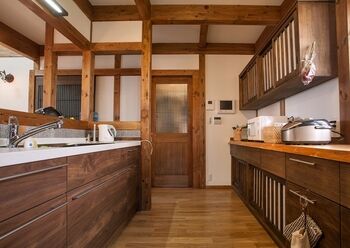 綿半林業 【1000万円台/ひのき/平屋】持ち込みの蔵引き戸や家具がなじむ、アンティークな平屋建ての住まいの建築実例画像7