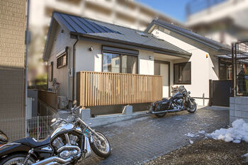 綿半林業 【1000万円台/ひのき/平屋】持ち込みの蔵引き戸や家具がなじむ、アンティークな平屋建ての住まいの建築実例画像10