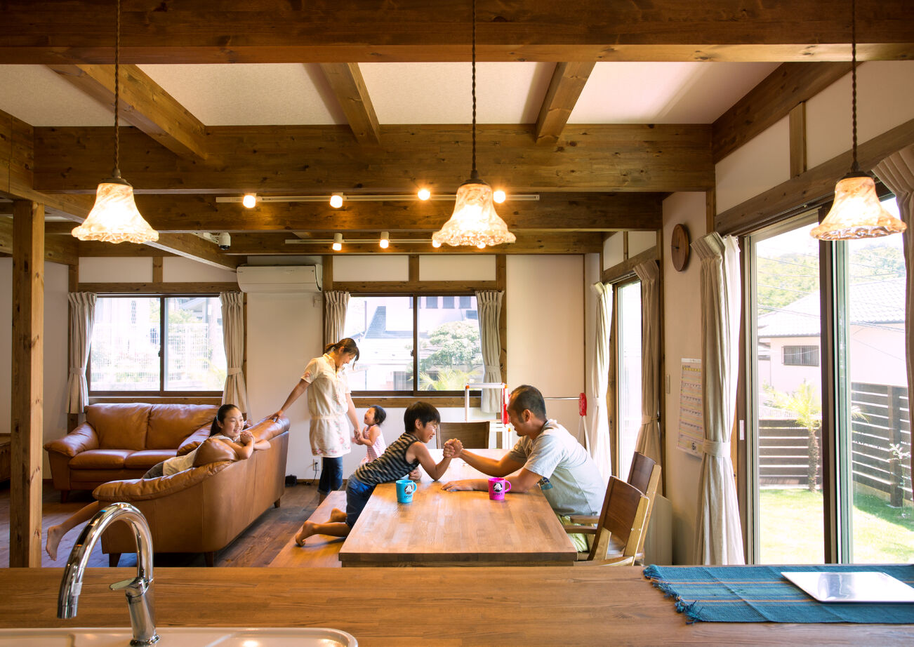 綿半林業 【2000万円台/30畳LDK/ペット】6人家族のこれからを考えた子育てを見守る木の家の建築実例画像6