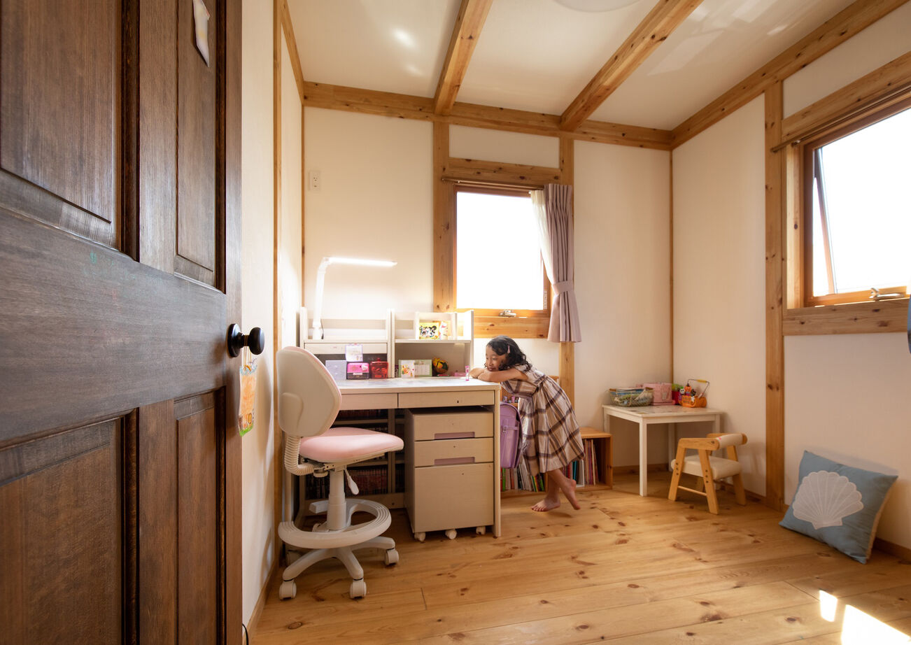 綿半林業 【1000万円台/ひのき/おうち時間】リモートワークも家族の団らんも叶えた和モダンの家の建築実例画像3