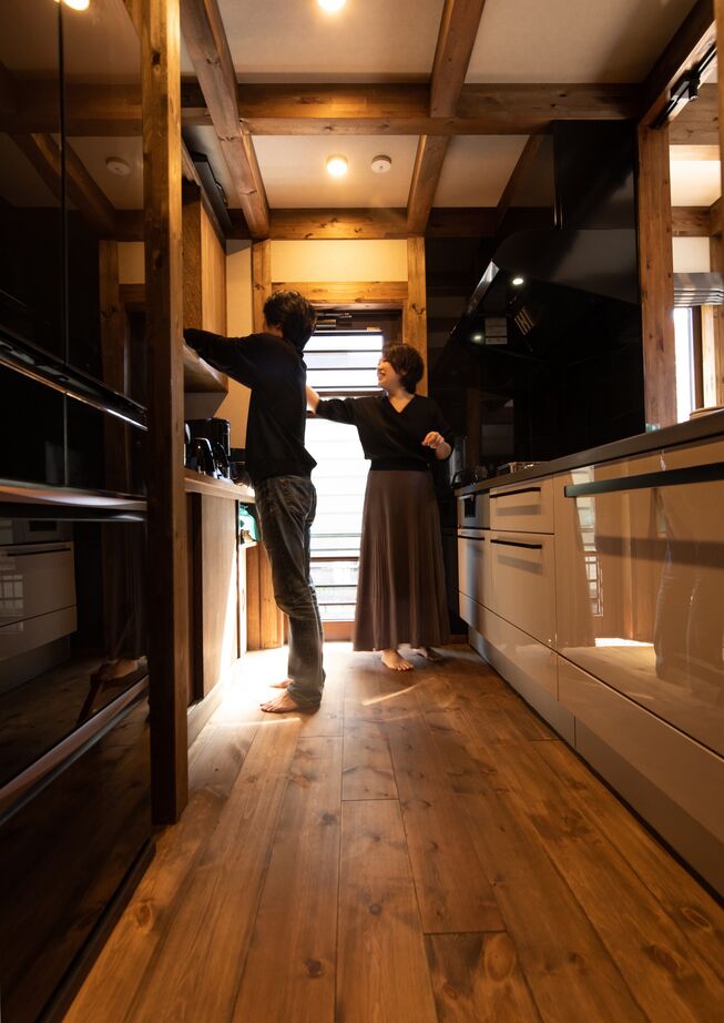 綿半林業 【ひのき/2000万円台/造作カウンター】家族団らんもプライベートも両立したオトナスタイルの家の建築実例画像4