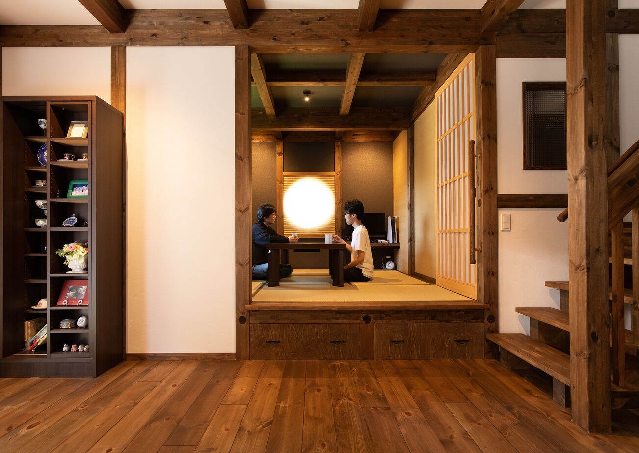 綿半林業 【ひのき/2000万円台/造作カウンター】家族団らんもプライベートも両立したオトナスタイルの家の建築実例画像5