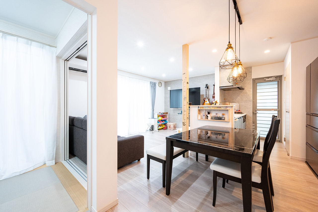 マテリアル・パレット 【2000万円台/約29坪/変形地/間取り】山間地の難しい土地をムダなく活用。緑を見晴らす眺めのいい家の建築実例画像4