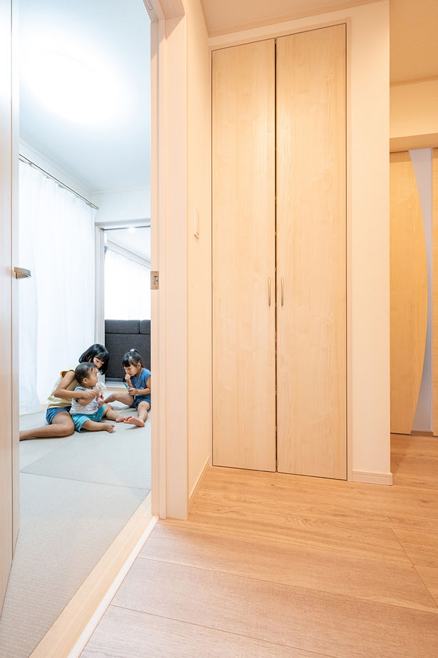 マテリアル・パレット 【2000万円台/約29坪/変形地/間取り】山間地の難しい土地をムダなく活用。緑を見晴らす眺めのいい家の建築実例画像5