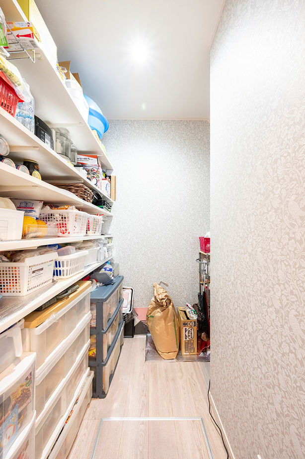 マテリアル・パレット 【2000万円台/約29坪/変形地/間取り】山間地の難しい土地をムダなく活用。緑を見晴らす眺めのいい家の建築実例画像7