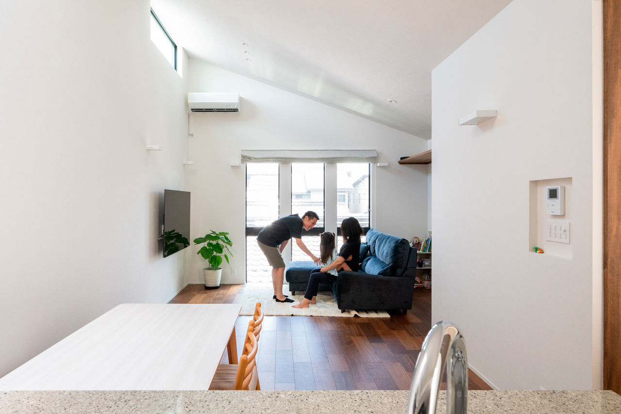 マテリアル・パレット 【2000万円台／約29坪／狭小】駅近の住宅地で叶えた開放的な暮らし。コンパクトな間取りに収納たっぷり！の建築実例画像2