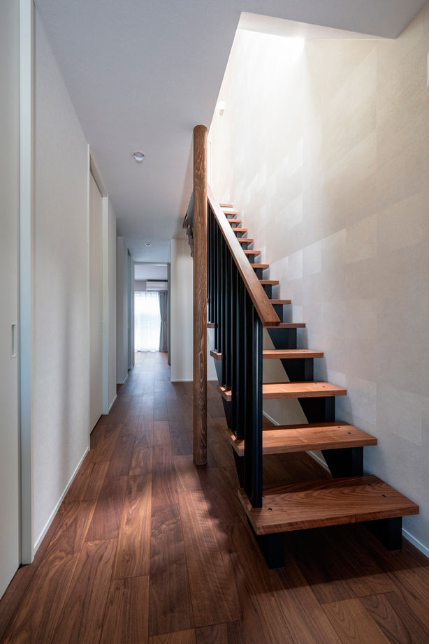 マテリアル・パレット 【2000万円台／約29坪／狭小】駅近の住宅地で叶えた開放的な暮らし。コンパクトな間取りに収納たっぷり！の建築実例画像7